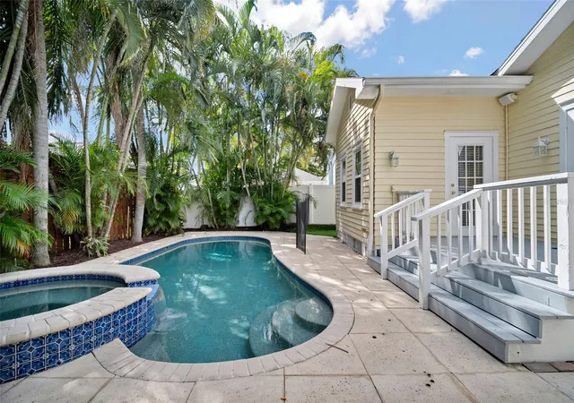 Photo 3 of Single family home for sale at 3002 W Angeles St, Tampa, FL 33629 | MLS# TB8553039 | Listing updated on 2026-10-04