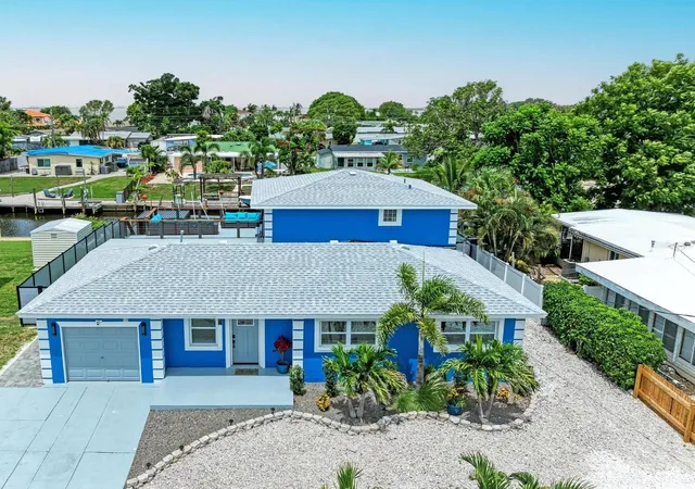 Photo 3 of Single family home for sale at 310 Bryn Mawr Is, Bradenton, FL 34207 | MLS# A4707768 | Listing updated on 2026-09-30
