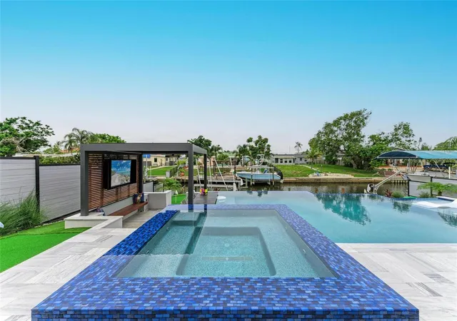 Photo 3 of Single family home for sale at 310 Bryn Mawr Is, Bradenton, FL 34207 | MLS# A4707768 | Listing updated on 2026-09-30