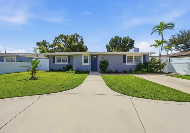 Photo 1 of Single family home for sale at 532 43rd Avenue Ne, Saint Petersburg, FL 33703 | MLS# TB8553042 | Listing updated on 2026-10-20