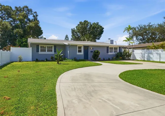 Photo 2 of Single family home for sale at 532 43rd Avenue Ne, Saint Petersburg, FL 33703 | MLS# TB8553042 | Listing updated on 2026-10-20