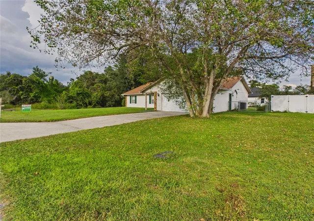 Photo 4 of Single family home for sale at 13718 SW 40th Circle, Ocala, FL 34473 | MLS# OM733054 | Listing updated on 2026-10-01