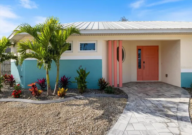 Photo 2 of Single family home for sale at 842 Guild Dr, Venice, FL 34285 | MLS# N6145975 | Listing updated on 2026-10-07