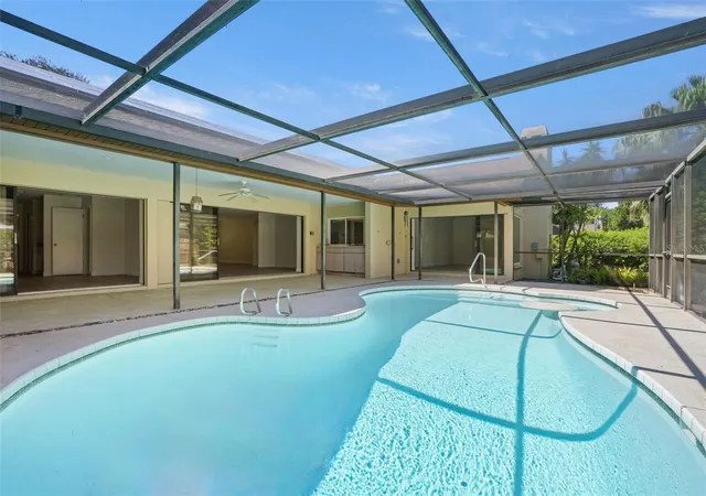 Photo 1 of Single family home for sale at 2893 Rollingwood Ct, Clearwater, FL 33761 | MLS# TB8553059 | Listing updated on 2026-10-01