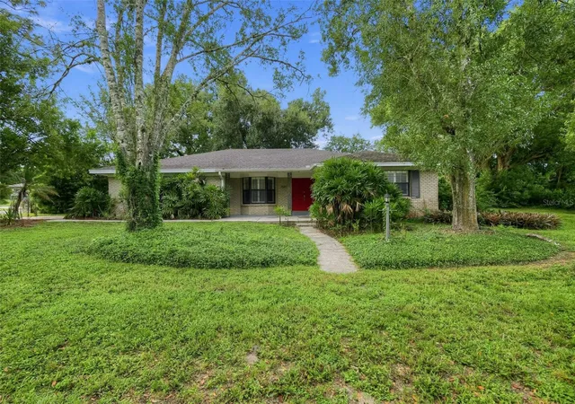 Photo 2 of Single family home for sale at 1641 Stanley St, Longwood, FL 32750 | MLS# O6445667 | Listing updated on 2026-10-07