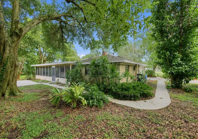 Photo 4 of Single family home for sale at 1641 Stanley St, Longwood, FL 32750 | MLS# O6445667 | Listing updated on 2026-10-07