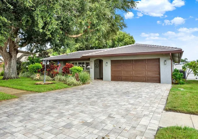 Photo 2 of Single family home for sale at 11158 137th Street N, Largo, FL 33774 | MLS# TB8553068 | Listing updated on 2026-10-07