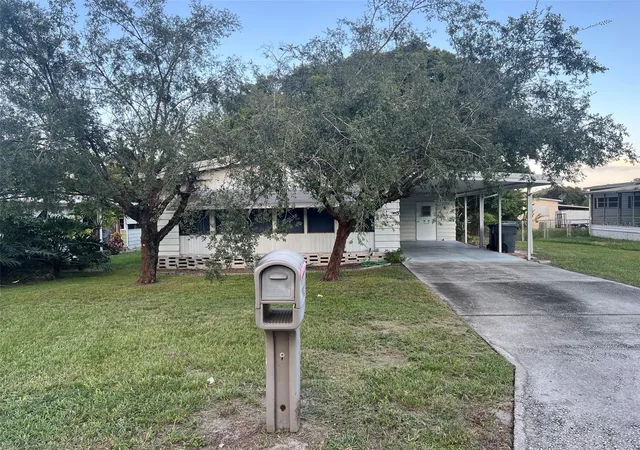 Photo 1 of Manufactured home for sale at 528 Skyline Dr W, Lakeland, FL 33801 | MLS# L4965421 | Listing updated on 2026-09-29