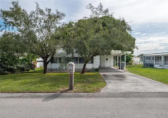 Photo 2 of Manufactured home for sale at 528 Skyline Dr W, Lakeland, FL 33801 | MLS# L4965421 | Listing updated on 2026-10-05