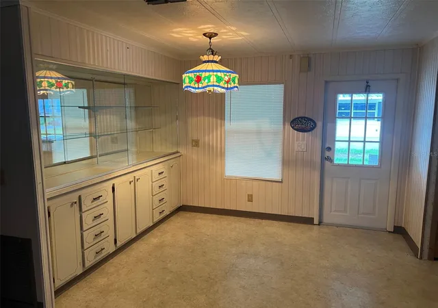 Photo 3 of Manufactured home for sale at 528 Skyline Dr W, Lakeland, FL 33801 | MLS# L4965421 | Listing updated on 2026-09-29