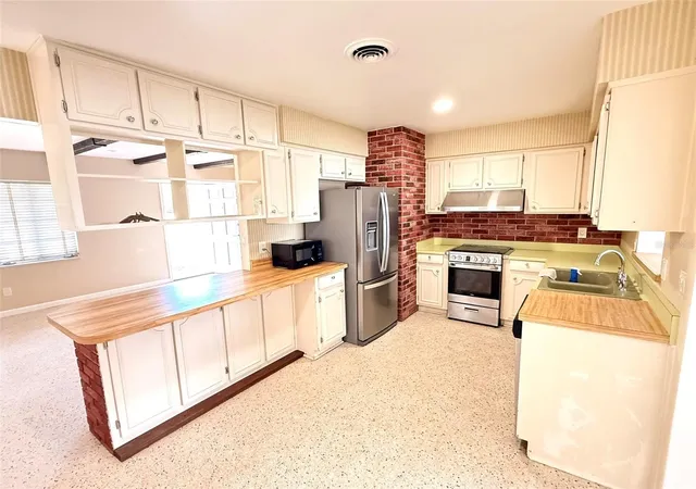 Photo 2 of Single family home for sale at 3416 Arbutus Ln, Winter Park, FL 32792 | MLS# O6445692 | Listing updated on 2026-10-08