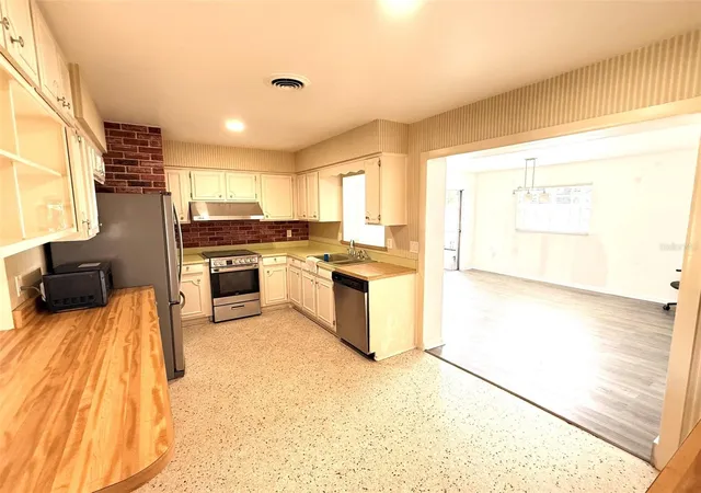 Photo 3 of Single family home for sale at 3416 Arbutus Ln, Winter Park, FL 32792 | MLS# O6445692 | Listing updated on 2026-10-08