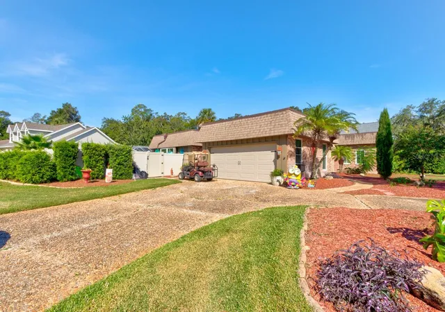 Photo 4 of Single family home for sale at 104 Rio Pinar Dr, Ormond Beach, FL 32174 | MLS# NS1089379 | Listing updated on 2026-09-30
