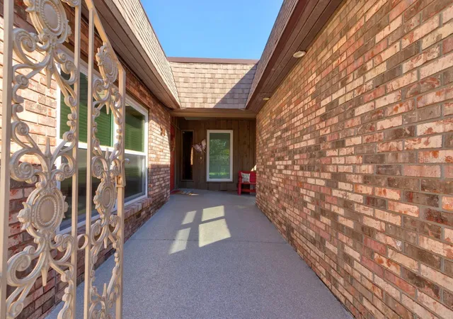 Photo 3 of Single family home for sale at 104 Rio Pinar Dr, Ormond Beach, FL 32174 | MLS# NS1089379 | Listing updated on 2026-10-08