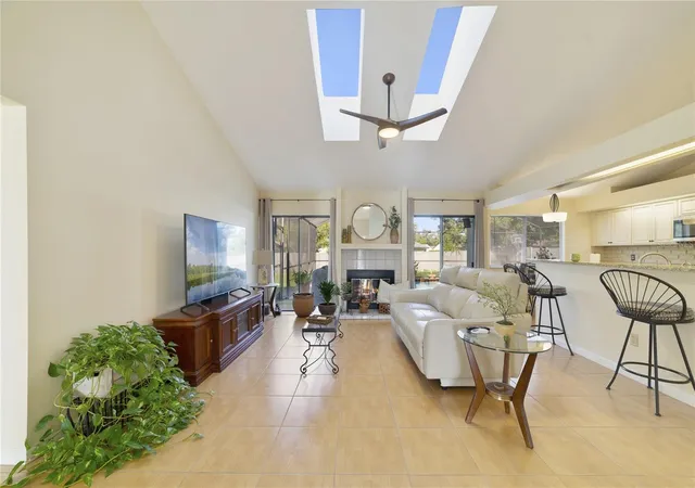 Photo 4 of Single family home for sale at 495 Stillwater Dr, Oviedo, FL 32765 | MLS# O6445699 | Listing updated on 2026-10-04