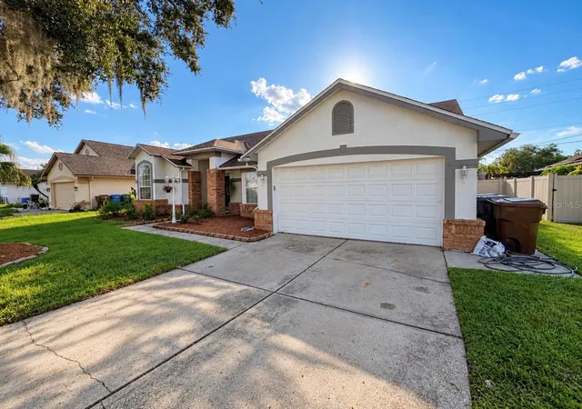 Photo 2 of Single family home for sale at 116 Moss Blf Rd, Kissimmee, FL 34746 | MLS# S5158479 | Listing updated on 2026-10-01