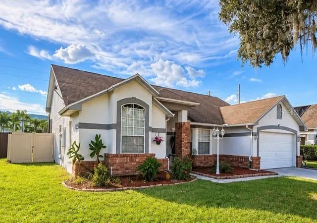 Photo 3 of Single family home for sale at 116 Moss Blf Rd, Kissimmee, FL 34746 | MLS# S5158479 | Listing updated on 2026-10-01