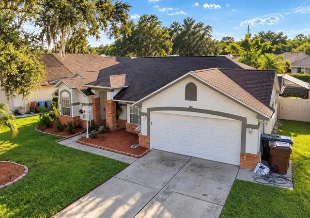 Photo 4 of Single family home for sale at 116 Moss Blf Rd, Kissimmee, FL 34746 | MLS# S5158479 | Listing updated on 2026-10-01