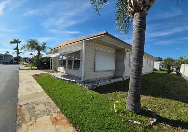 Photo 2 of Manufactured home for sale at 3301 Palm Harbor Blvd #314, Palm Harbor, FL 34683 | MLS# TB8553076 | Listing updated on 2026-09-30