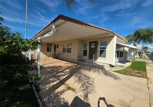 Photo 3 of Manufactured home for sale at 3301 Palm Harbor Blvd #314, Palm Harbor, FL 34683 | MLS# TB8553076 | Listing updated on 2026-09-30