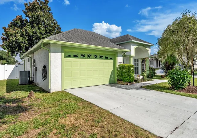 Photo 2 of Single family home for sale at 7434 Beaumont Dr, Lakeland, FL 33810 | MLS# L4965424 | Listing updated on 2026-10-03