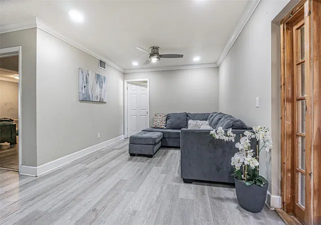 Photo 4 of Single family home for sale at 6811 Mitchell Cir, Tampa, FL 33634 | MLS# TB8553093 | Listing updated on 2026-09-30