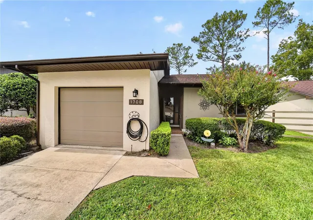 Photo 1 of Single family home for sale at 1708 Ne 38th Avenue, Ocala, FL 34470 | MLS# OM733065 | Listing updated on 2026-10-06