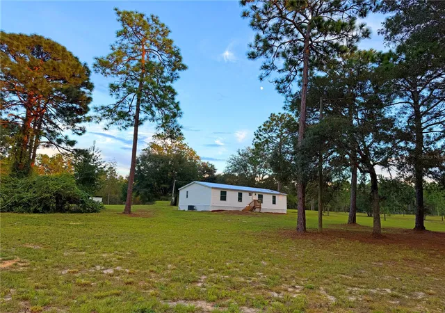 Photo 3 of Manufactured home for sale at 104 Doe Trl, Hawthorne, FL 32640 | MLS# GC543850 | Listing updated on 2026-09-30