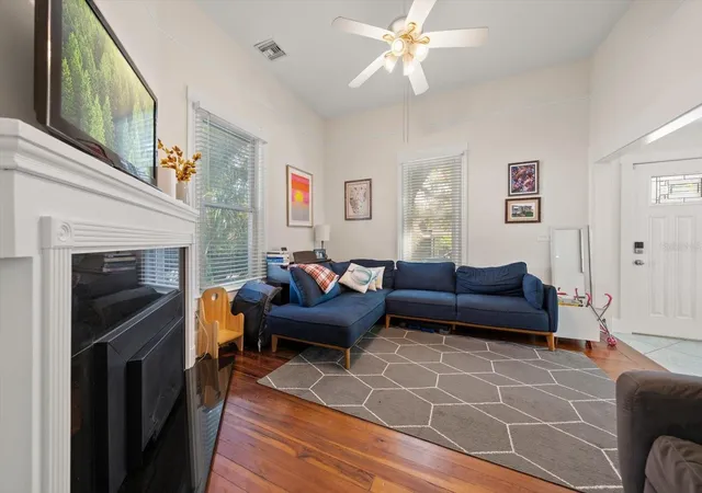 Photo 4 of Single family home for sale at 940 Locust St NE, Saint Petersburg, FL 33701 | MLS# TB8553106 | Listing updated on 2026-10-07