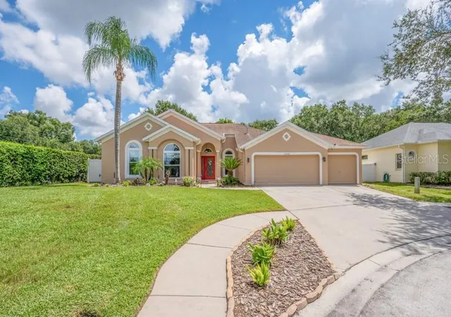 Photo 2 of Single family home for sale at 1001 Split Silk St, Valrico, FL 33594 | MLS# TB8553116 | Listing updated on 2026-10-06