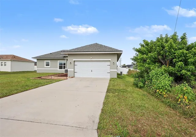 Photo 3 of Single family home for sale at 816 Colville Dr, Kissimmee, FL 34759 | MLS# O6445790 | Listing updated on 2026-10-21