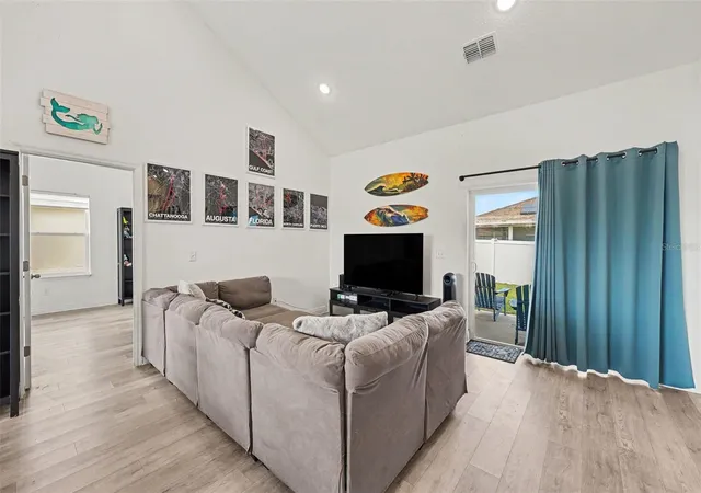 Photo 4 of Single family home for sale at 816 Colville Dr, Kissimmee, FL 34759 | MLS# O6445790 | Listing updated on 2026-10-21