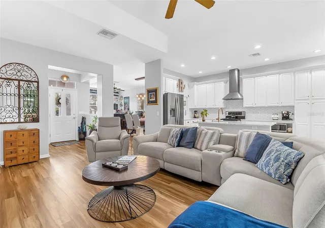 Photo 4 of Single family home for sale at 995 Sadie Ln, Winter Garden, FL 34787 | MLS# O6445793 | Listing updated on 2026-10-12