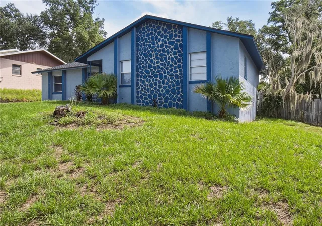 Photo 1 of Single family home for sale at 721 Greenleaf Ln, Lake Wales, FL 33853 | MLS# TB8553125 | Listing updated on 2026-10-01