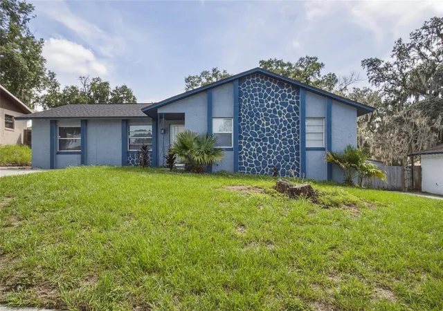 Photo 2 of Single family home for sale at 721 Greenleaf Ln, Lake Wales, FL 33853 | MLS# TB8553125 | Listing updated on 2026-10-01