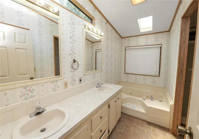 Photo 3 of Manufactured home for sale at 2082 Thelma Dr, Lake Alfred, FL 33850 | MLS# L4965425 | Listing updated on 2026-09-30
