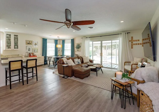 Photo 3 of Single family home for sale at 2322 Woodcrest Dr, Winter Park, FL 32792 | MLS# O6445796 | Listing updated on 2026-10-06