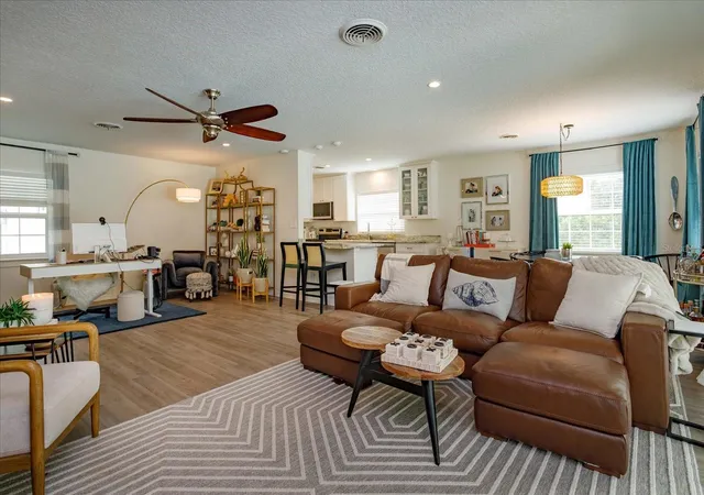 Photo 4 of Single family home for sale at 2322 Woodcrest Dr, Winter Park, FL 32792 | MLS# O6445796 | Listing updated on 2026-10-06