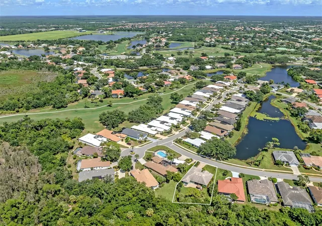 Photo 3 of Single family home for sale at 143 Wayforest Dr, Venice, FL 34292 | MLS# N6145979 | Listing updated on 2026-10-20