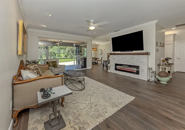 Photo 4 of Single family home for sale at 143 Wayforest Dr, Venice, FL 34292 | MLS# N6145979 | Listing updated on 2026-10-20