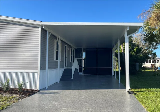 Photo 2 of Manufactured home for sale at 214 Como Dr, Venice, FL 34285 | MLS# N6145980 | Listing updated on 2026-10-21