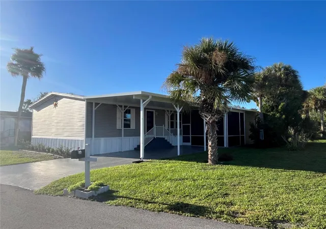 Photo 3 of Manufactured home for sale at 214 Como Dr, Venice, FL 34285 | MLS# N6145980 | Listing updated on 2026-10-21