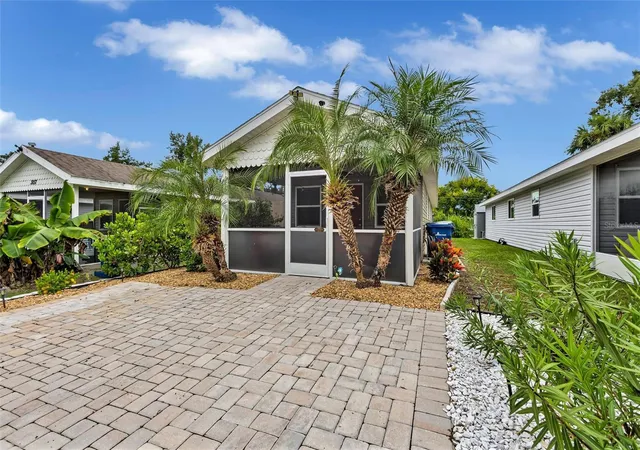 Photo 4 of Single family home for sale at 3867 Almond Ave, Sarasota, FL 34234 | MLS# A4707799 | Listing updated on 2026-10-04