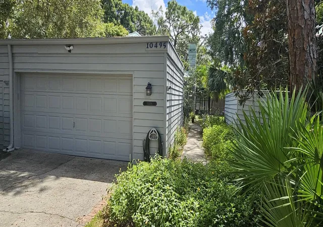 Photo 3 of Single family home for sale at 10495 Longwood Dr, Seminole, FL 33777 | MLS# TB8553149 | Listing updated on 2026-10-02