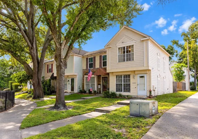Townhouse for sale at 13810 Fletchers Ml Dr, TAMPA, FL 33613 | MLS# TB8553151