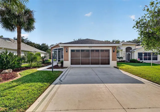 Photo 2 of Single family home for sale at 4512 Inverness Dr, Leesburg, FL 34748 | MLS# G5118394 | Listing updated on 2026-09-30