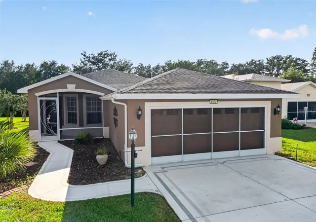 Photo 3 of Single family home for sale at 4512 Inverness Dr, Leesburg, FL 34748 | MLS# G5118394 | Listing updated on 2026-09-30