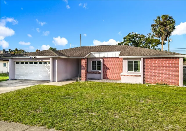 Photo 2 of Single family home for sale at 1051 Alameda Dr, Longwood, FL 32750 | MLS# O6445816 | Listing updated on 2026-09-30