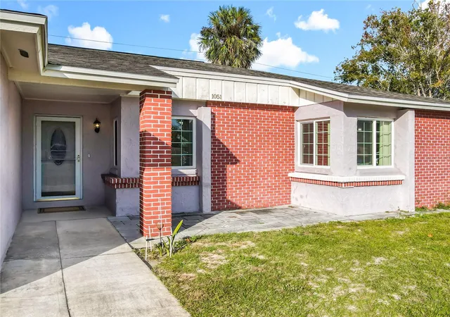 Photo 3 of Single family home for sale at 1051 Alameda Dr, Longwood, FL 32750 | MLS# O6445816 | Listing updated on 2026-09-30