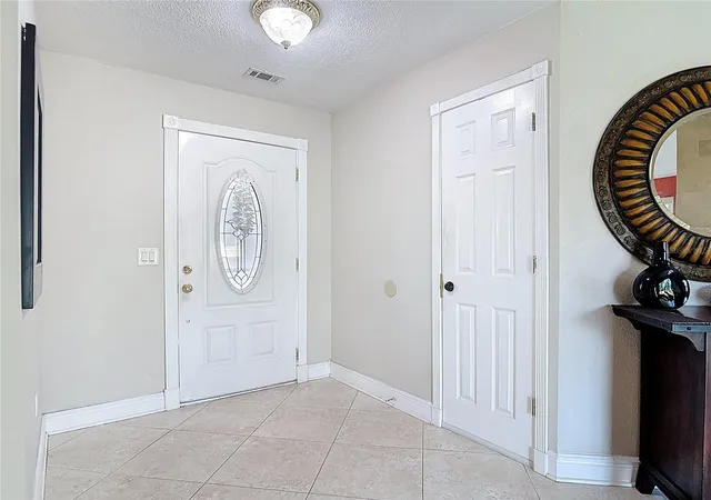 Photo 4 of Single family home for sale at 1051 Alameda Dr, Longwood, FL 32750 | MLS# O6445816 | Listing updated on 2026-09-30